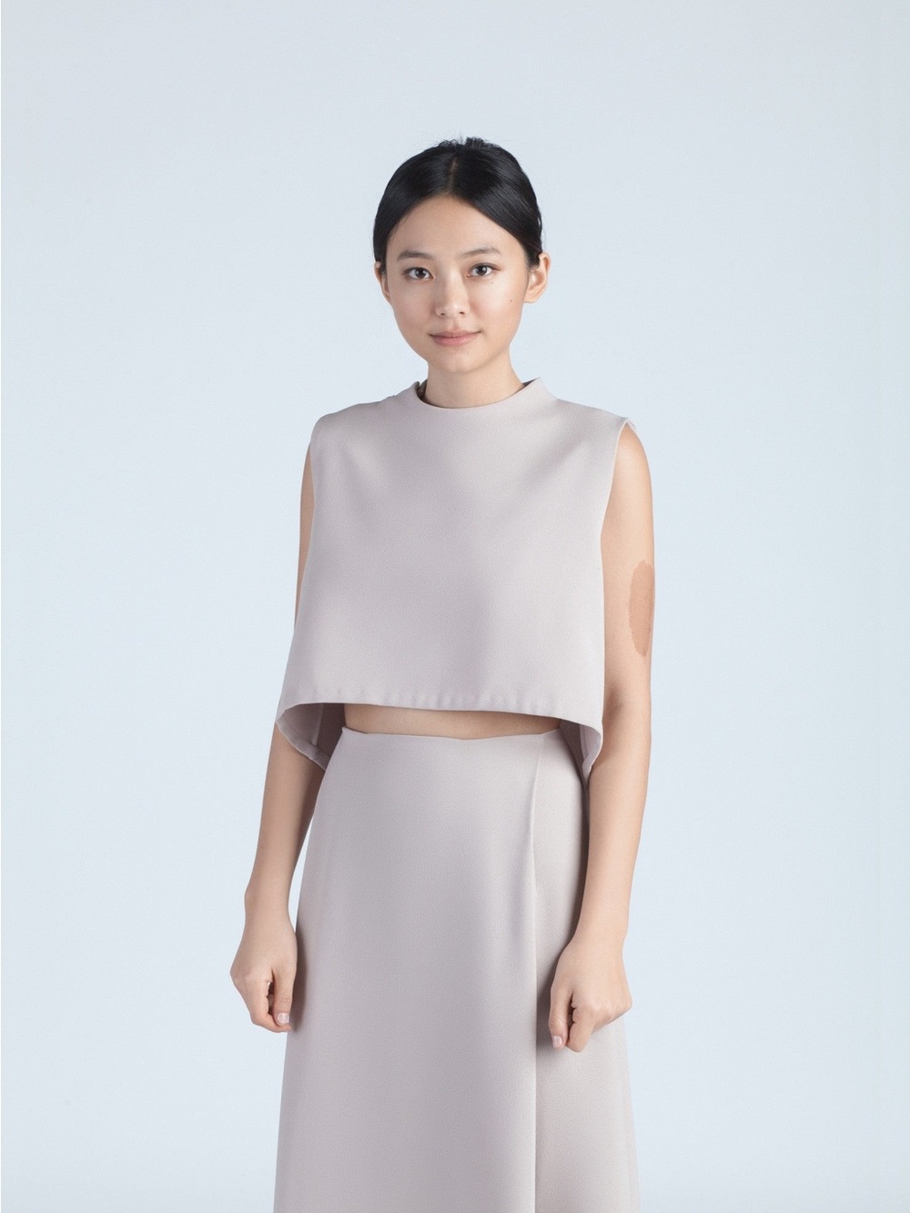 Kaarem Wind Chime Raised Collar Cropped Top Size M